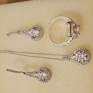Set of earings, necklace and ring size 8